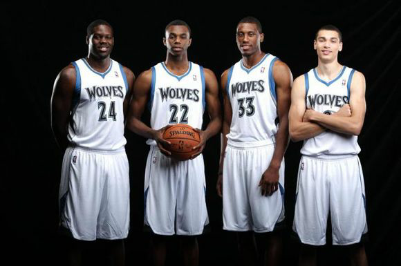 近25场20次得分上双,面对老詹砍31分,进入NBA第1年成球队非卖品